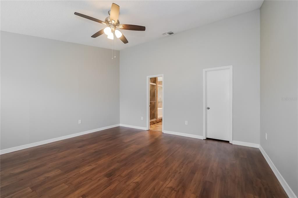 出租: $1,895 (4 贝兹, 2 浴室, 1972 平方英尺)