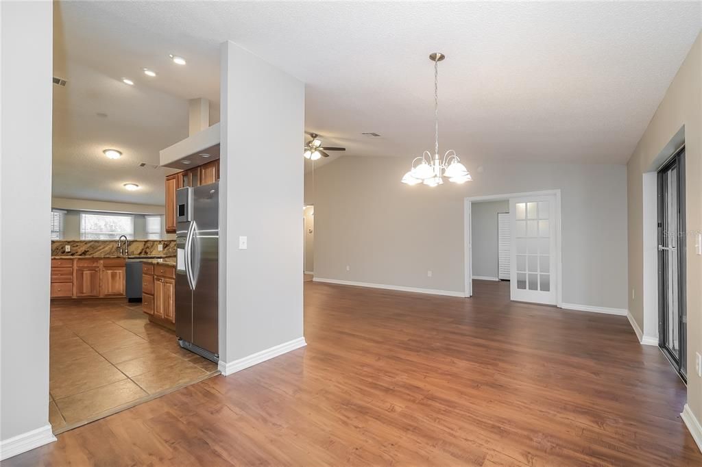 出租: $1,895 (4 贝兹, 2 浴室, 1972 平方英尺)