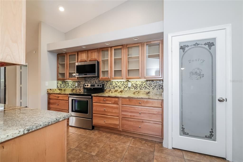 出租: $1,895 (4 贝兹, 2 浴室, 1972 平方英尺)