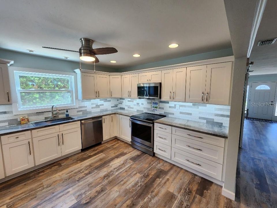 For Sale: $1,250,000 (3 beds, 3 baths, 2288 Square Feet)