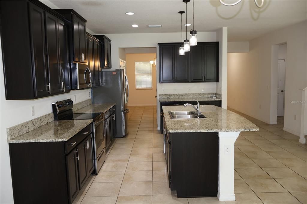 En Renta: $2,600 (5 camas, 3 baños, 3609 Pies cuadrados)