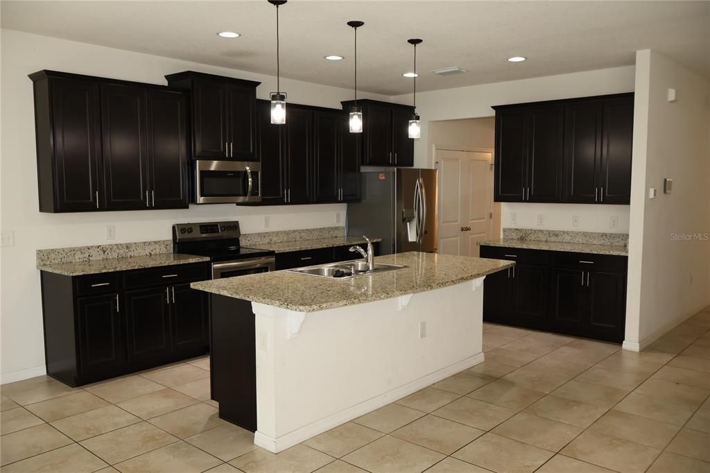 En Renta: $2,600 (5 camas, 3 baños, 3609 Pies cuadrados)