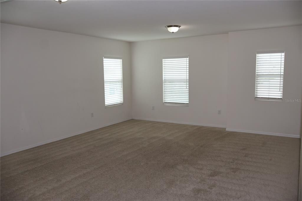 En Renta: $2,600 (5 camas, 3 baños, 3609 Pies cuadrados)