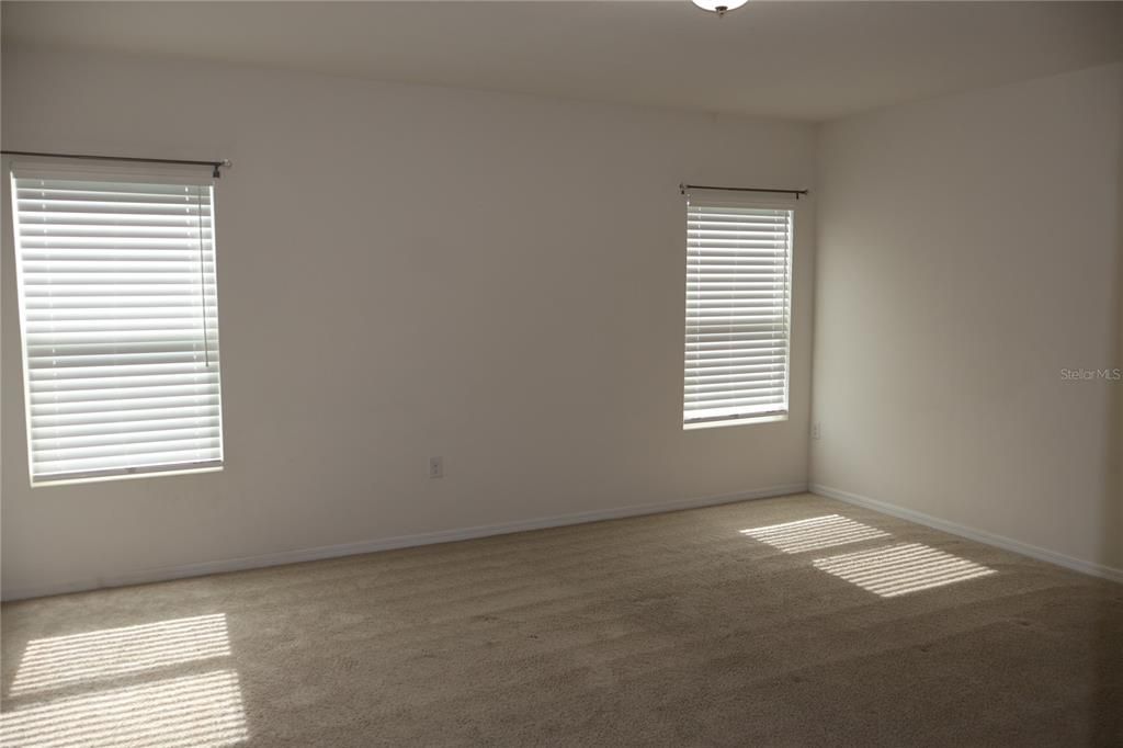 En Renta: $2,600 (5 camas, 3 baños, 3609 Pies cuadrados)