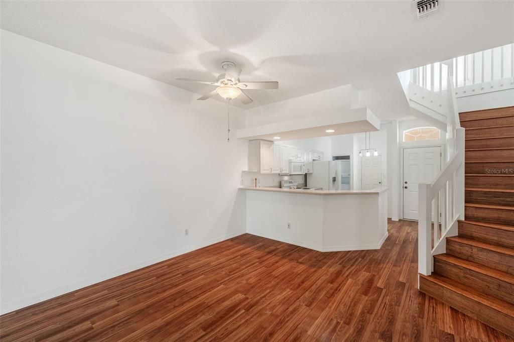 For Sale: $349,900 (3 beds, 2 baths, 1613 Square Feet)