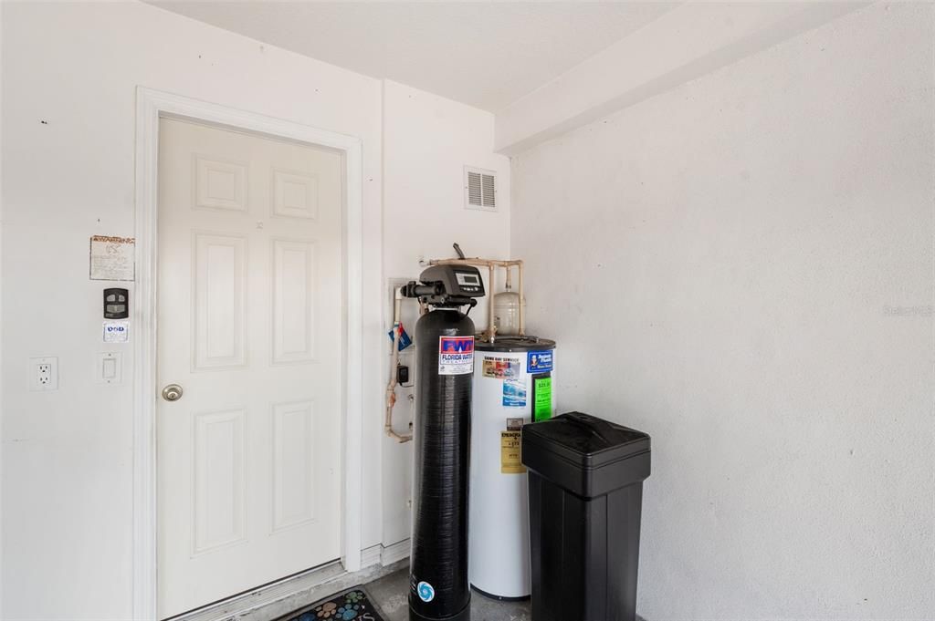 For Sale: $349,900 (3 beds, 2 baths, 1613 Square Feet)