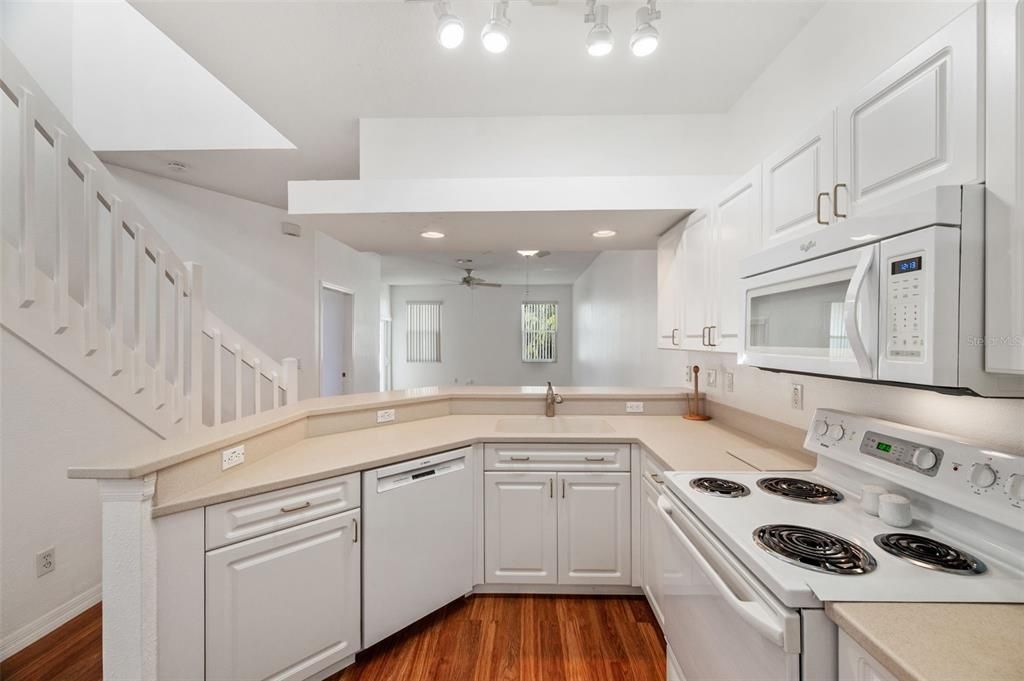 For Sale: $349,900 (3 beds, 2 baths, 1613 Square Feet)