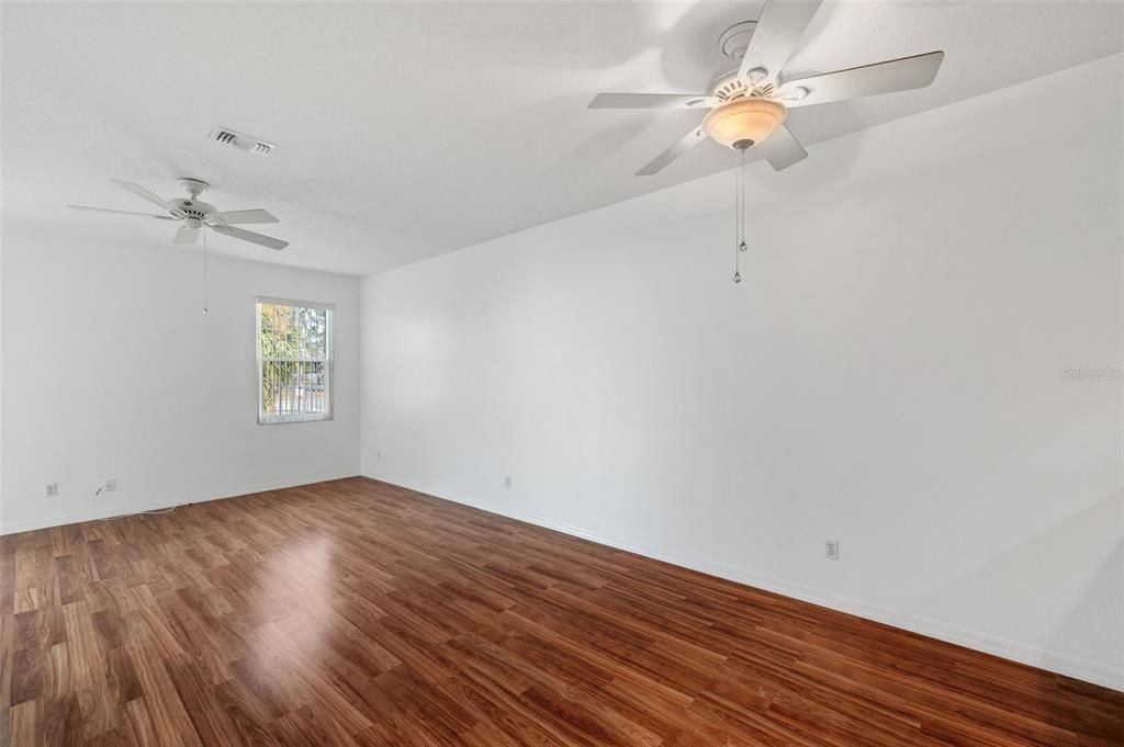 For Sale: $349,900 (3 beds, 2 baths, 1613 Square Feet)