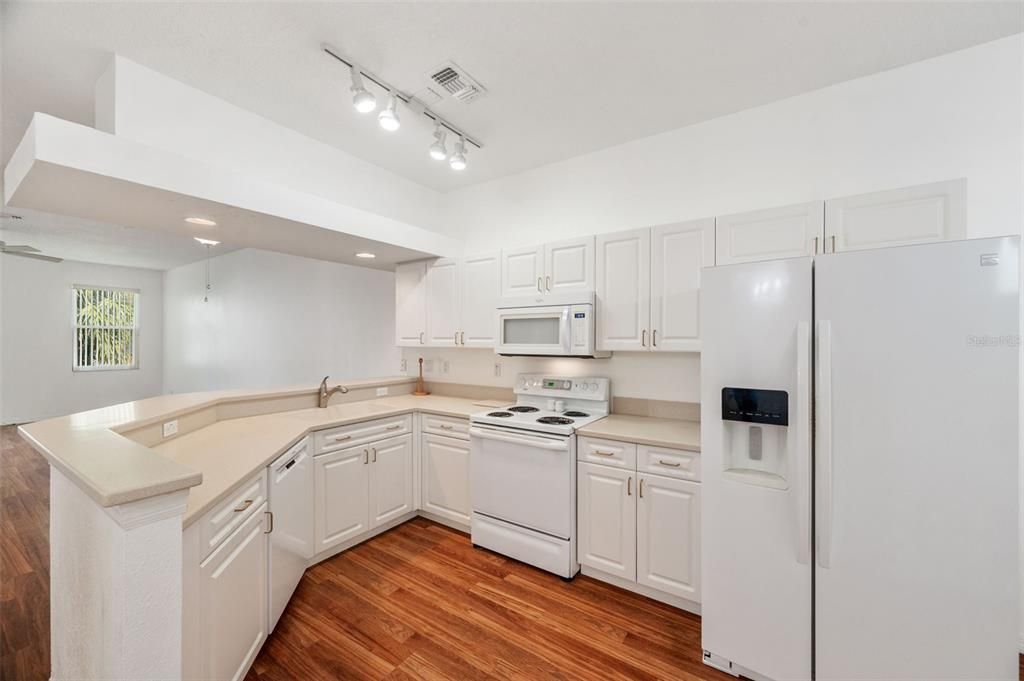 For Sale: $349,900 (3 beds, 2 baths, 1613 Square Feet)