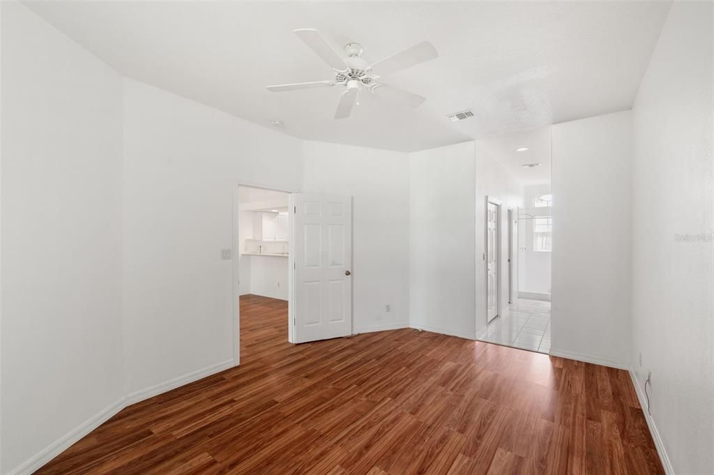 For Sale: $349,900 (3 beds, 2 baths, 1613 Square Feet)