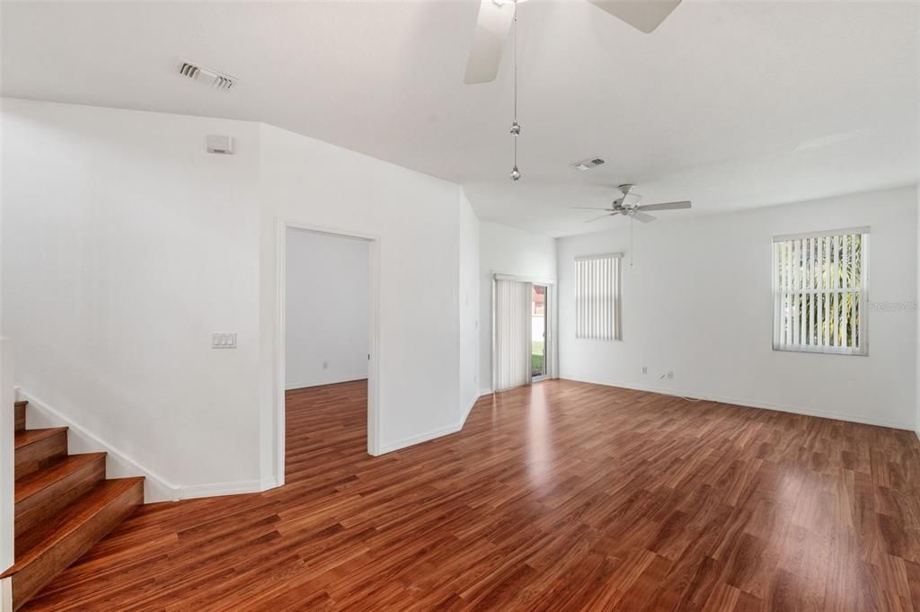 For Sale: $349,900 (3 beds, 2 baths, 1613 Square Feet)