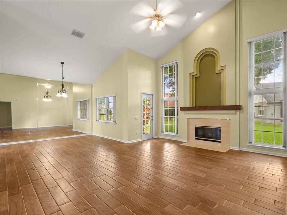 待售: $449,900 (4 贝兹, 2 浴室, 2074 平方英尺)