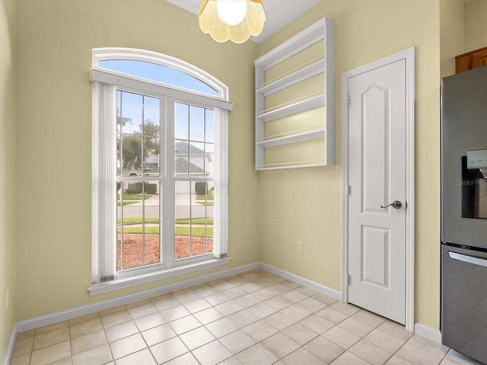 待售: $449,900 (4 贝兹, 2 浴室, 2074 平方英尺)