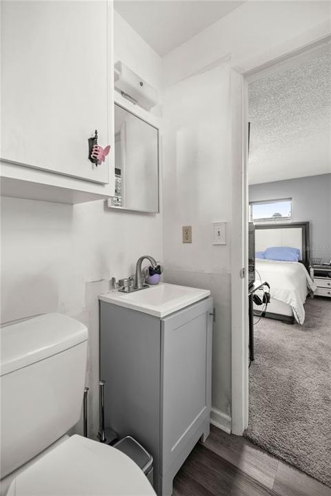 На продажу: $219,900 (2 спален, 1 ванн, 1067 Квадратных фут)