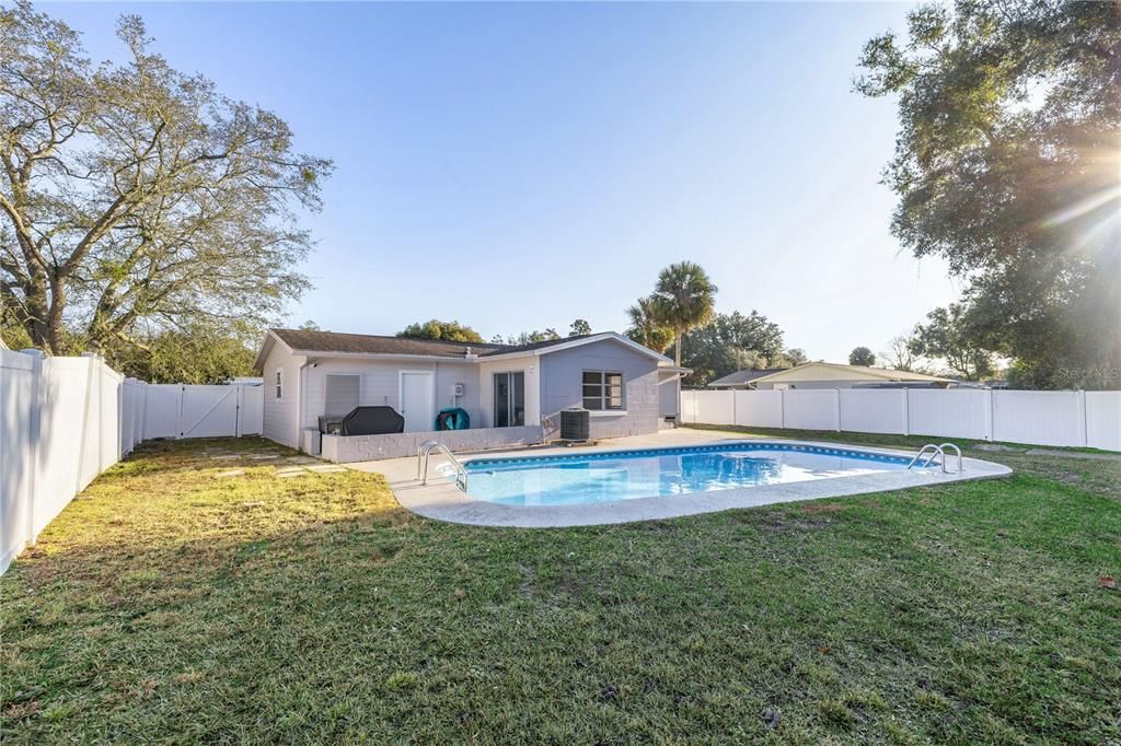 На продажу: $219,900 (2 спален, 1 ванн, 1067 Квадратных фут)