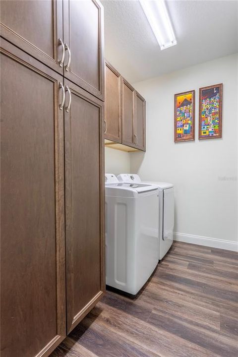 For Sale: $539,000 (2 beds, 2 baths, 1896 Square Feet)