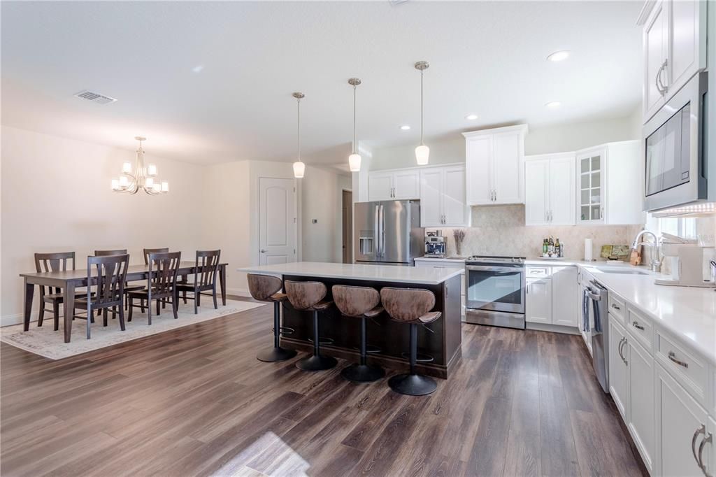 For Sale: $539,000 (2 beds, 2 baths, 1896 Square Feet)