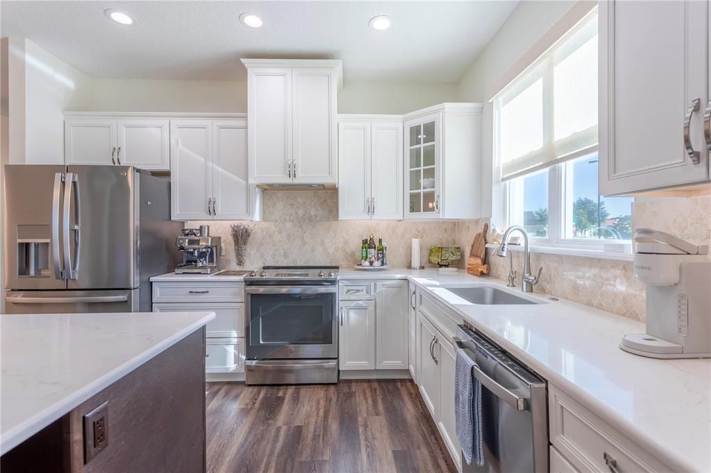 For Sale: $539,000 (2 beds, 2 baths, 1896 Square Feet)