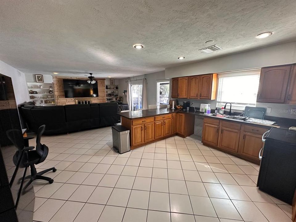 For Sale: $435,000 (4 beds, 2 baths, 2229 Square Feet)