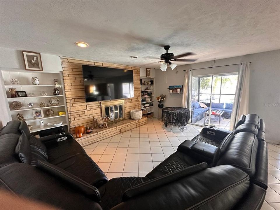 For Sale: $435,000 (4 beds, 2 baths, 2229 Square Feet)