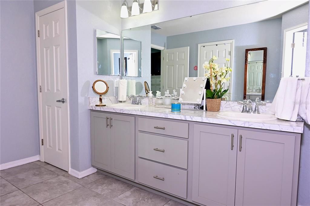 For Sale: $399,900 (4 beds, 2 baths, 1883 Square Feet)