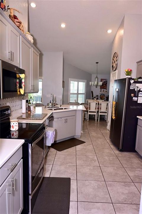 For Sale: $399,900 (4 beds, 2 baths, 1883 Square Feet)