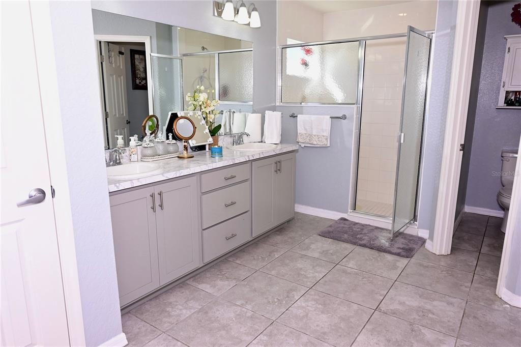 For Sale: $399,900 (4 beds, 2 baths, 1883 Square Feet)