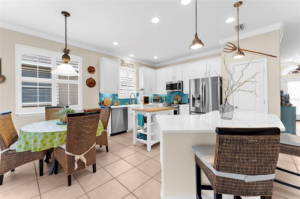 На продажу: $327,500 (3 спален, 2 ванн, 1684 Квадратных фут)