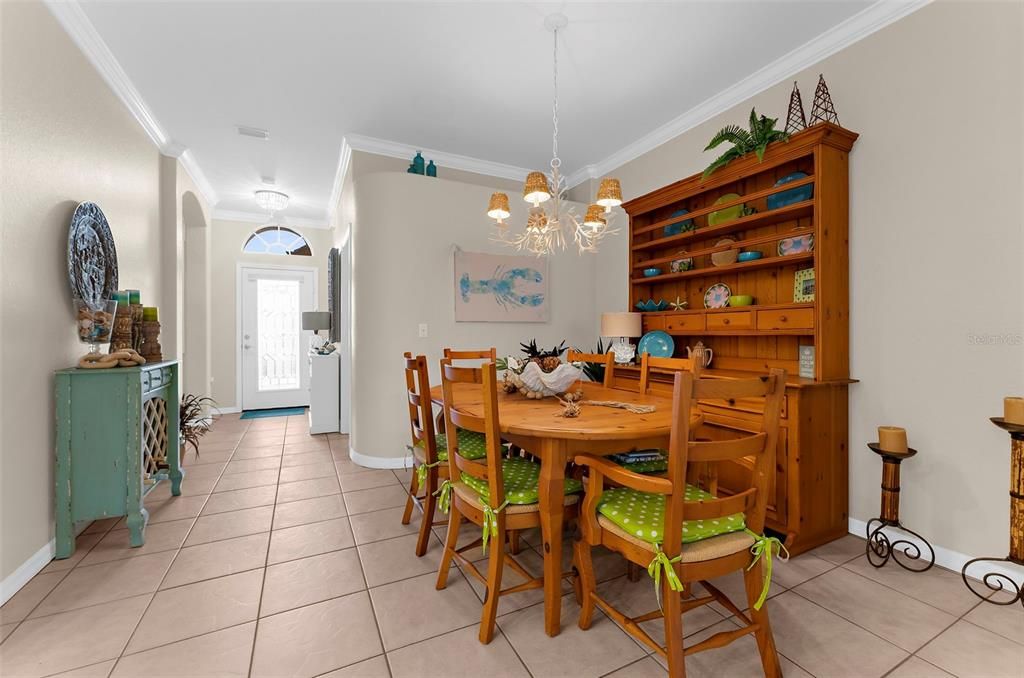 На продажу: $327,500 (3 спален, 2 ванн, 1684 Квадратных фут)