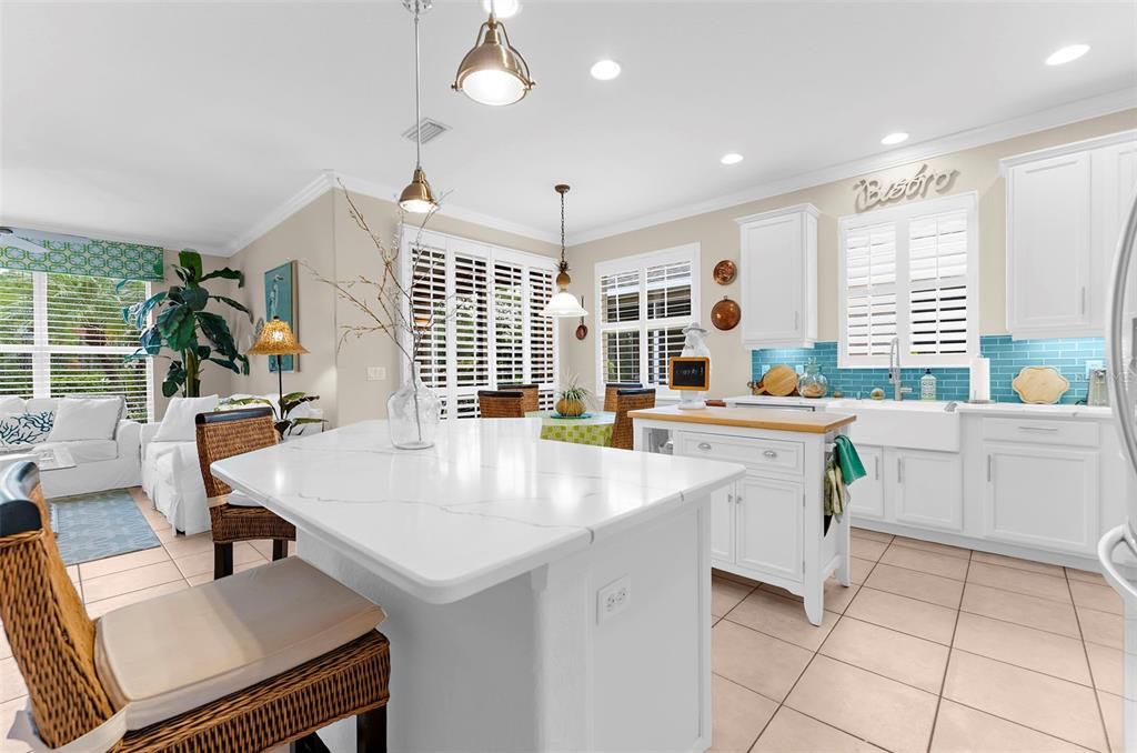 На продажу: $327,500 (3 спален, 2 ванн, 1684 Квадратных фут)