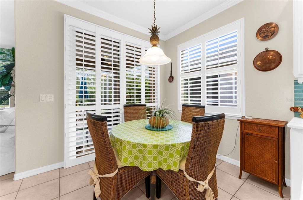 На продажу: $327,500 (3 спален, 2 ванн, 1684 Квадратных фут)