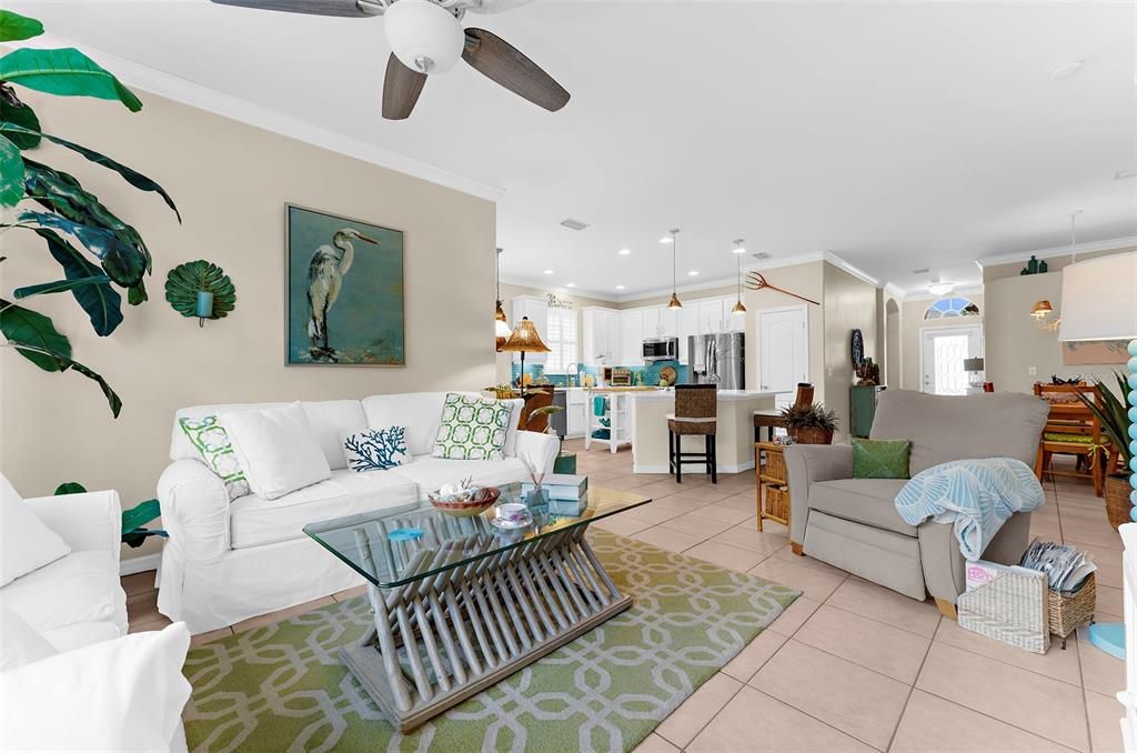 На продажу: $327,500 (3 спален, 2 ванн, 1684 Квадратных фут)