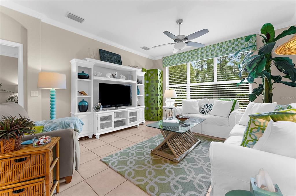 На продажу: $327,500 (3 спален, 2 ванн, 1684 Квадратных фут)