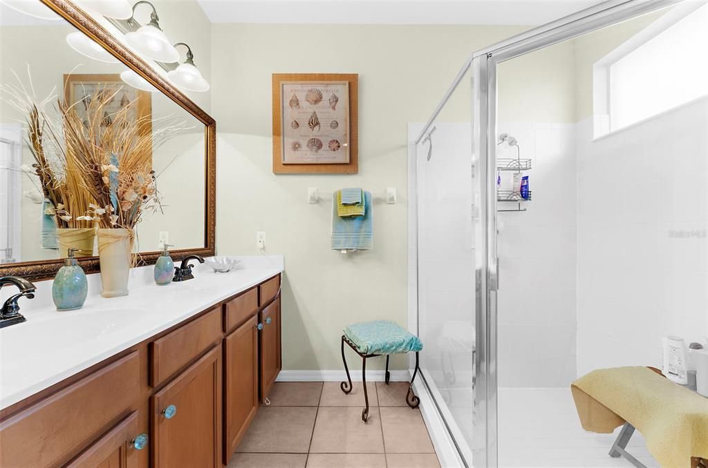 На продажу: $327,500 (3 спален, 2 ванн, 1684 Квадратных фут)