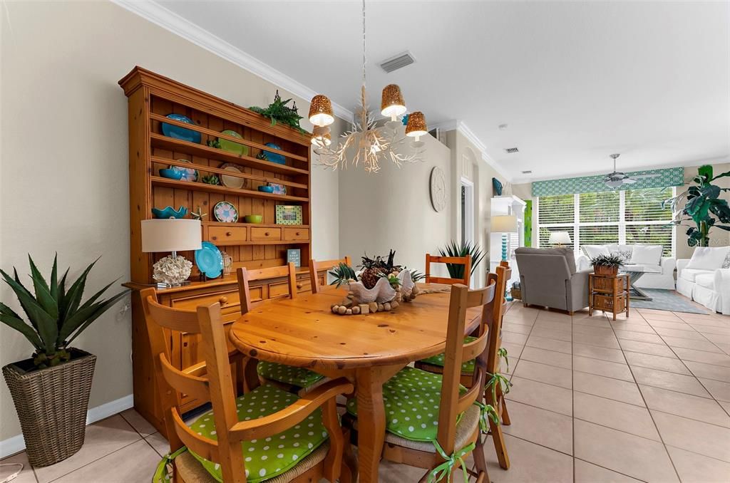 На продажу: $327,500 (3 спален, 2 ванн, 1684 Квадратных фут)