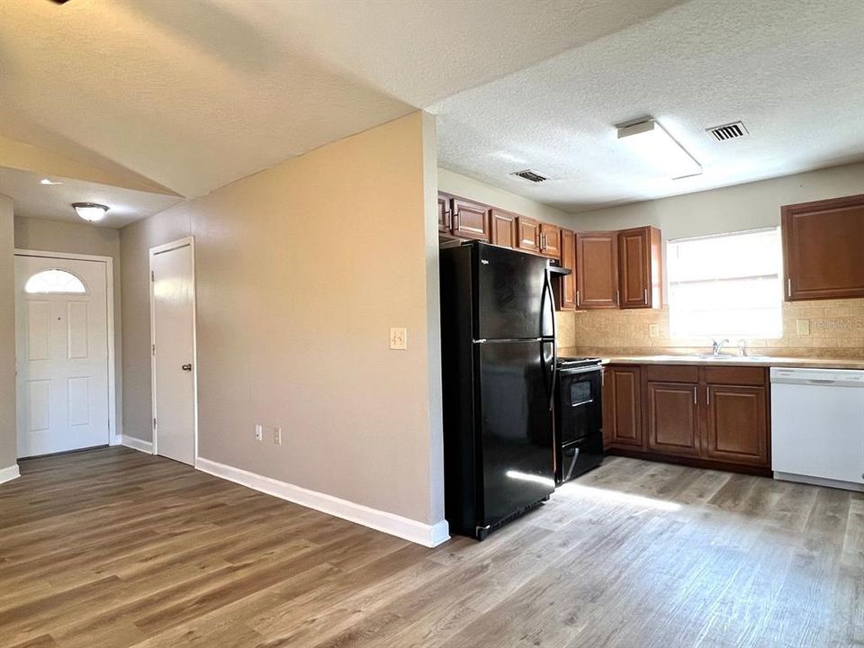 Active With Contract: $1,898 (4 beds, 2 baths, 1326 Square Feet)