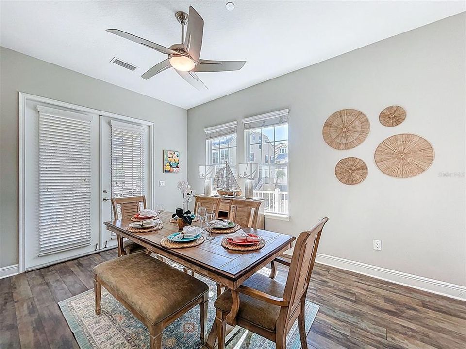 合同活跃: $1,049,950 (3 贝兹, 2 浴室, 1874 平方英尺)