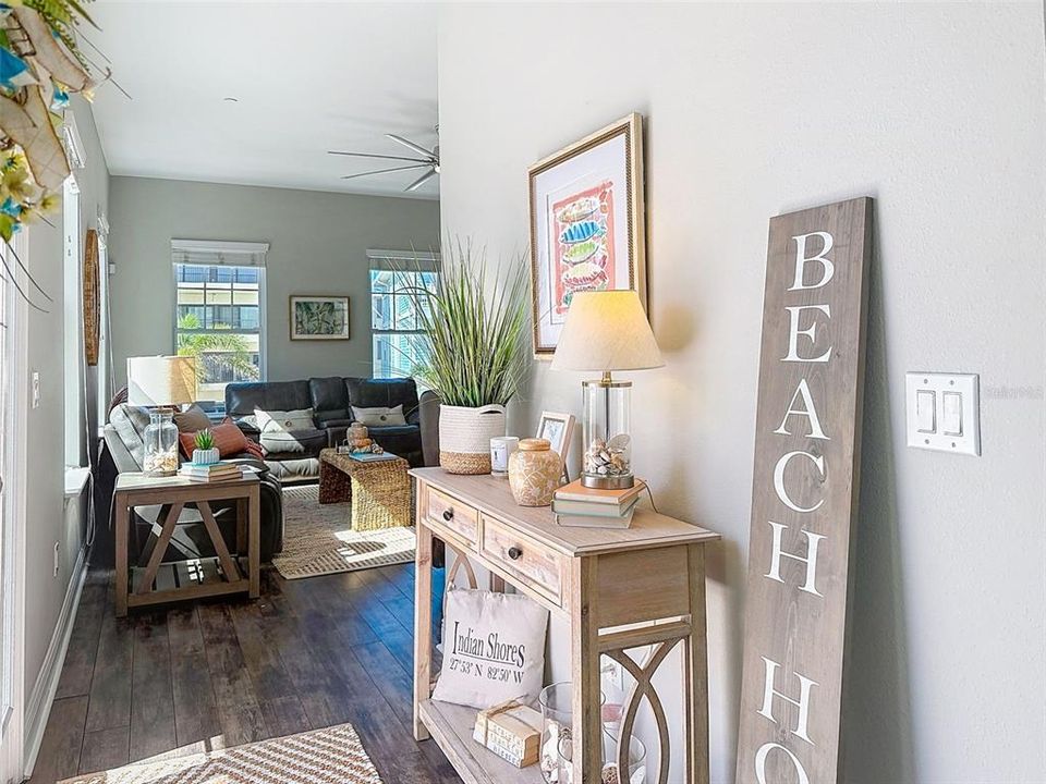 合同活跃: $1,049,950 (3 贝兹, 2 浴室, 1874 平方英尺)