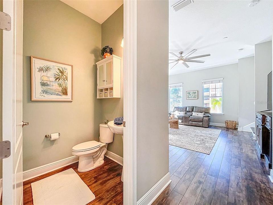 合同活跃: $1,049,950 (3 贝兹, 2 浴室, 1874 平方英尺)