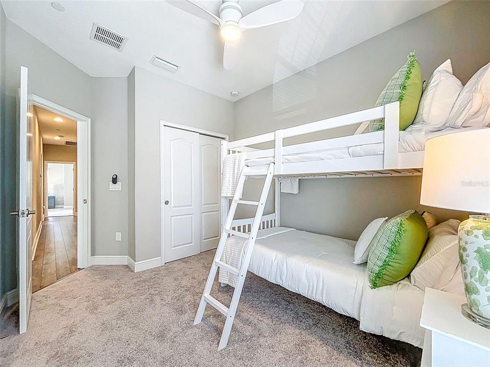 合同活跃: $1,049,950 (3 贝兹, 2 浴室, 1874 平方英尺)