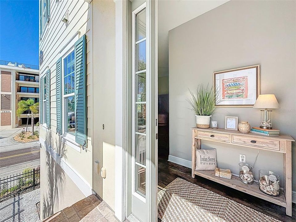 合同活跃: $1,049,950 (3 贝兹, 2 浴室, 1874 平方英尺)