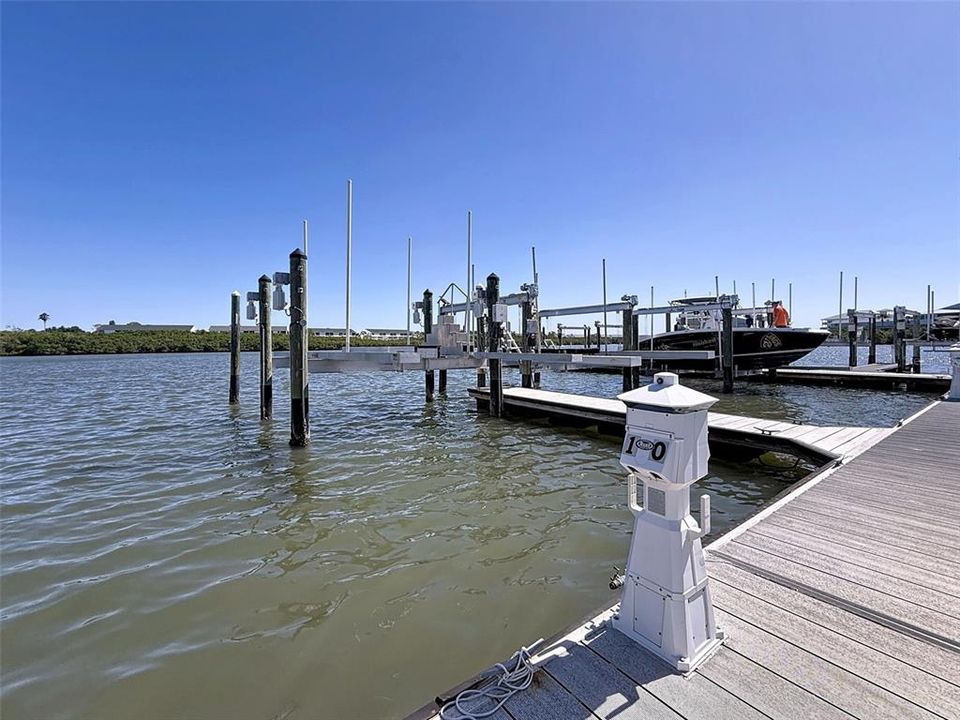 合同活跃: $1,049,950 (3 贝兹, 2 浴室, 1874 平方英尺)