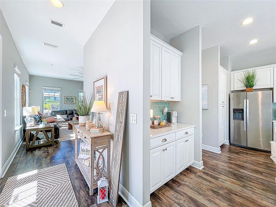 合同活跃: $1,049,950 (3 贝兹, 2 浴室, 1874 平方英尺)