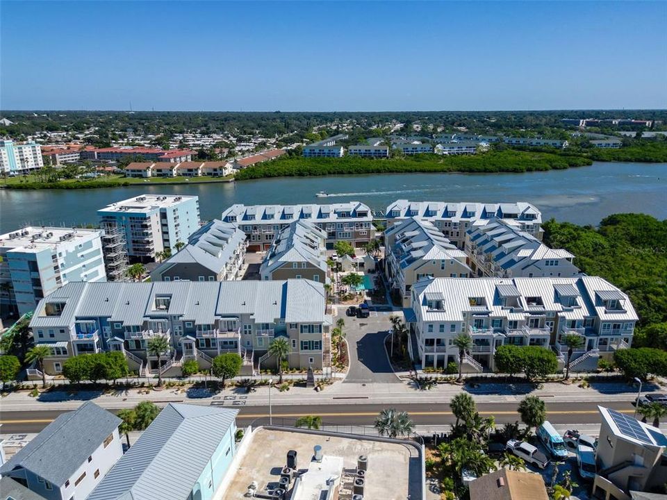 合同活跃: $1,049,950 (3 贝兹, 2 浴室, 1874 平方英尺)