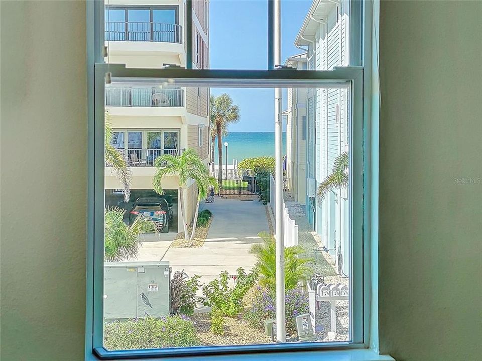 合同活跃: $1,049,950 (3 贝兹, 2 浴室, 1874 平方英尺)