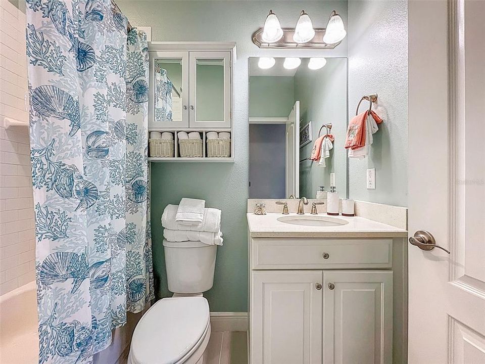 合同活跃: $1,049,950 (3 贝兹, 2 浴室, 1874 平方英尺)