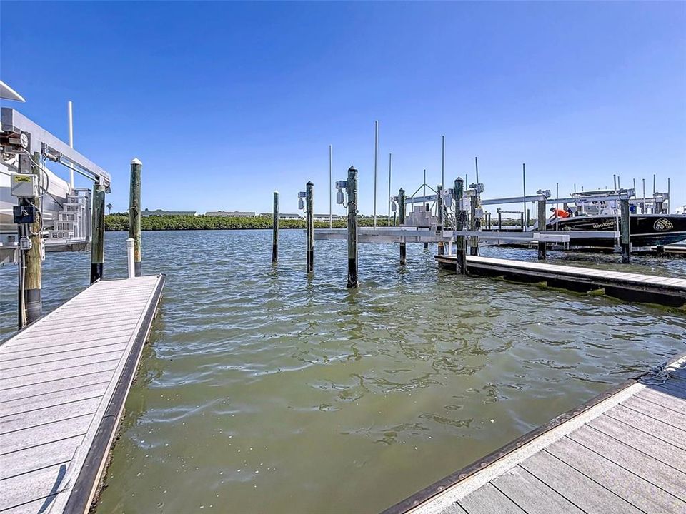 合同活跃: $1,049,950 (3 贝兹, 2 浴室, 1874 平方英尺)