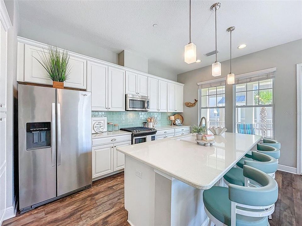 合同活跃: $1,049,950 (3 贝兹, 2 浴室, 1874 平方英尺)