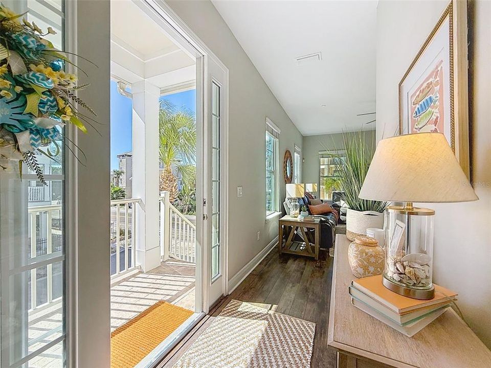 合同活跃: $1,049,950 (3 贝兹, 2 浴室, 1874 平方英尺)