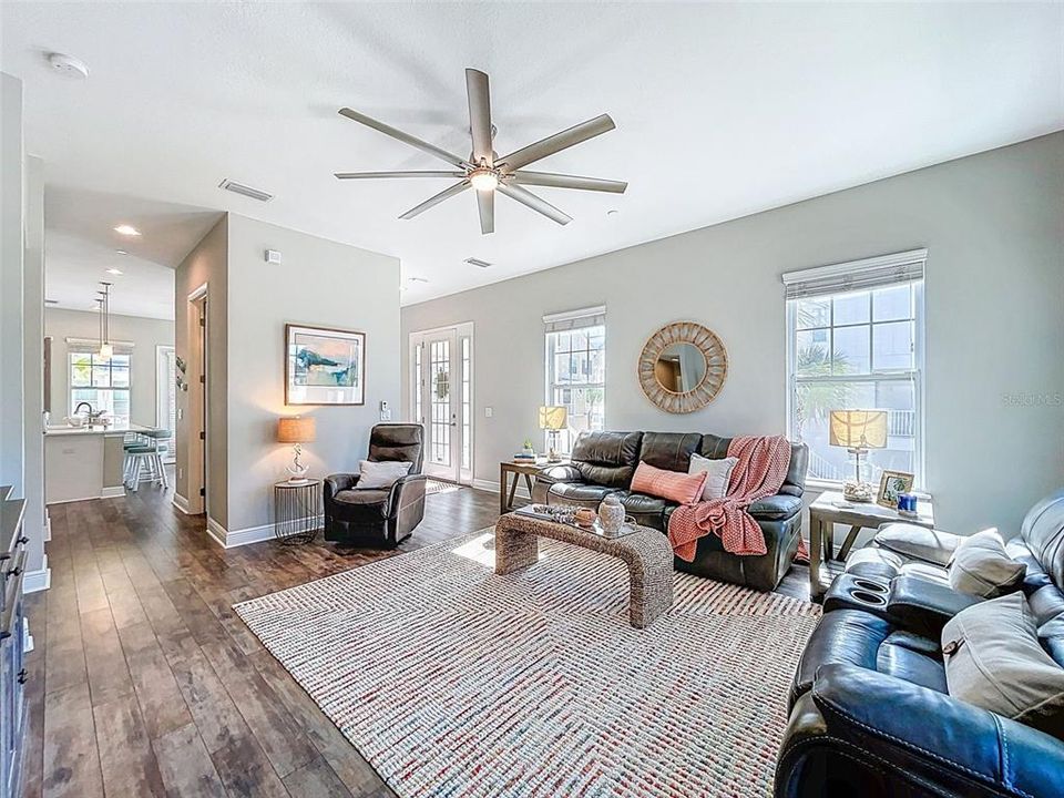 合同活跃: $1,049,950 (3 贝兹, 2 浴室, 1874 平方英尺)